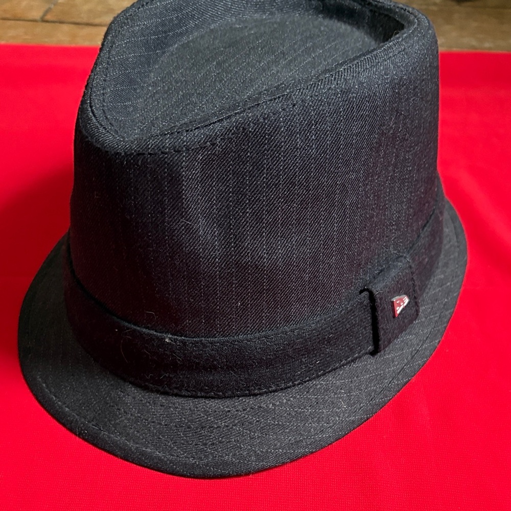 EK Collection New Era XL bucket hat. Like new!